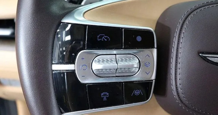Genesis G90 