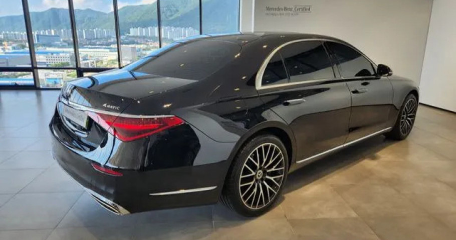 Mercedes-Benz S-Class 