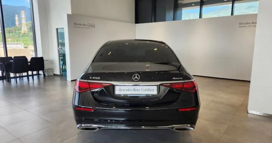 Mercedes-Benz S-Class 