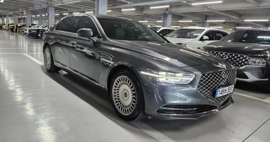 Genesis G90 