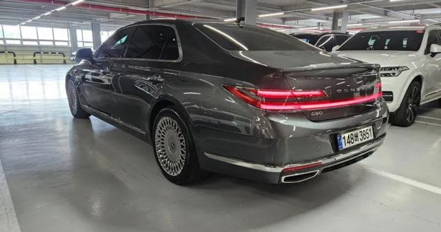 Genesis G90 