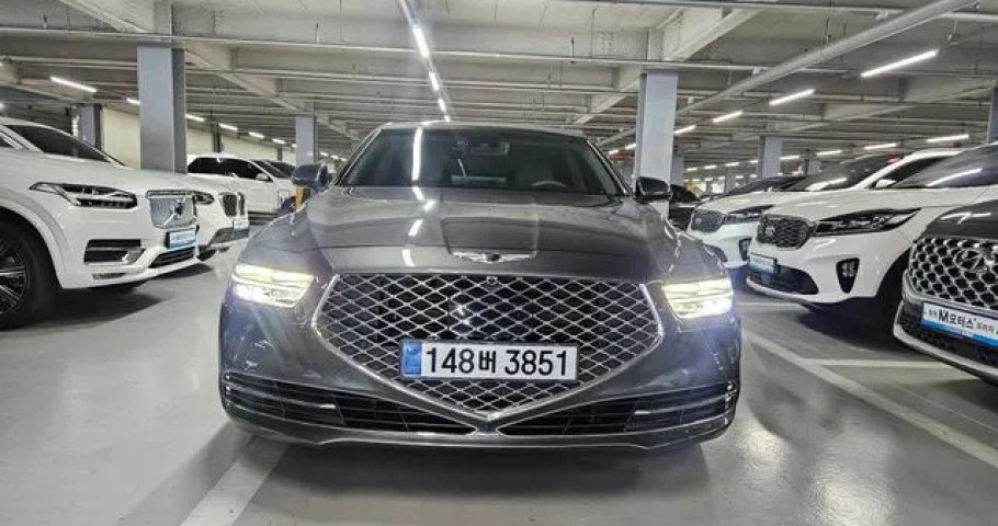 Genesis G90 