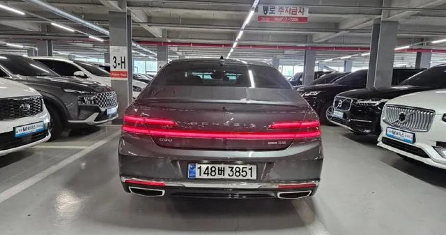 Genesis G90 