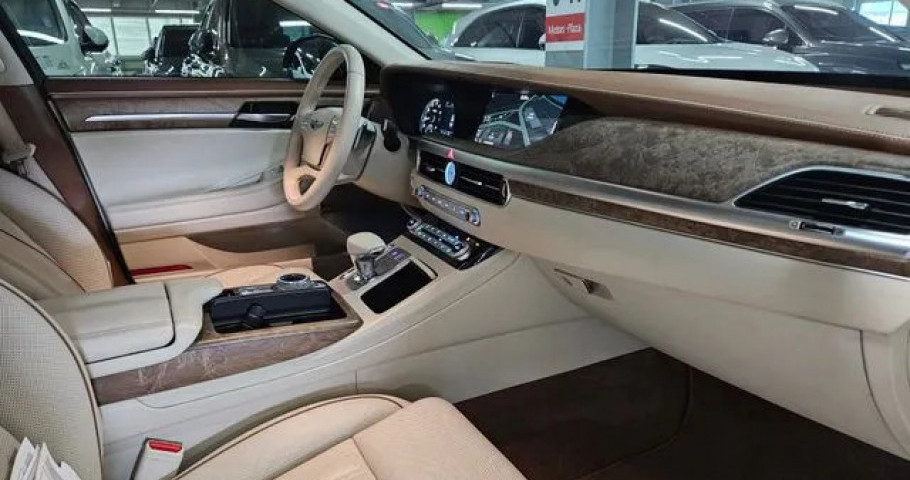 Genesis G90 