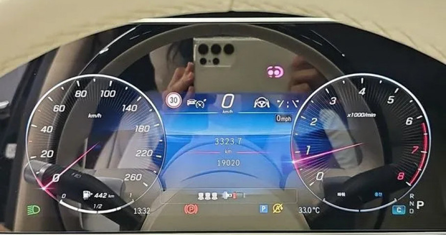 Mercedes-Benz S-Class 