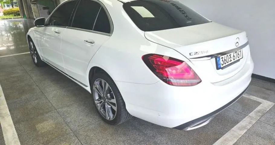 Mercedes-Benz C-Class 