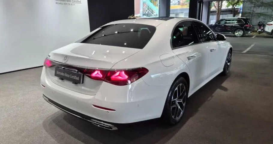Mercedes-Benz E-Class 