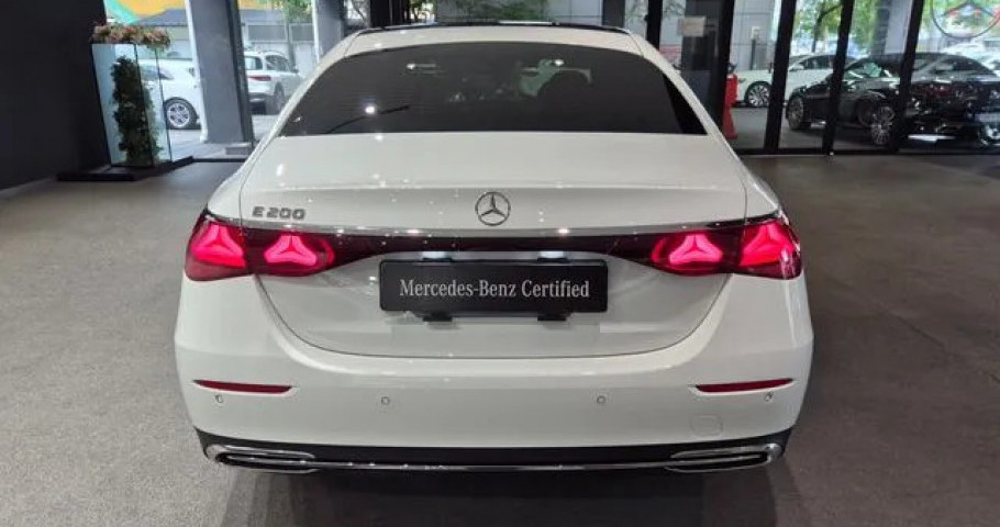 Mercedes-Benz E-Class 