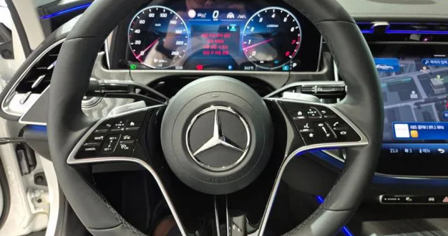 Mercedes-Benz E-Class 