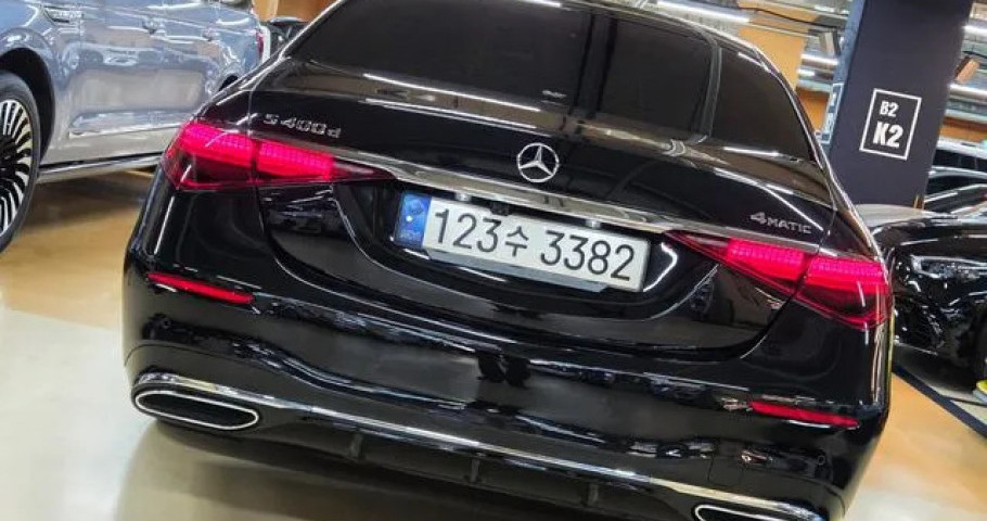 Mercedes-Benz S-Class 