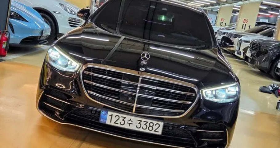 Mercedes-Benz S-Class 