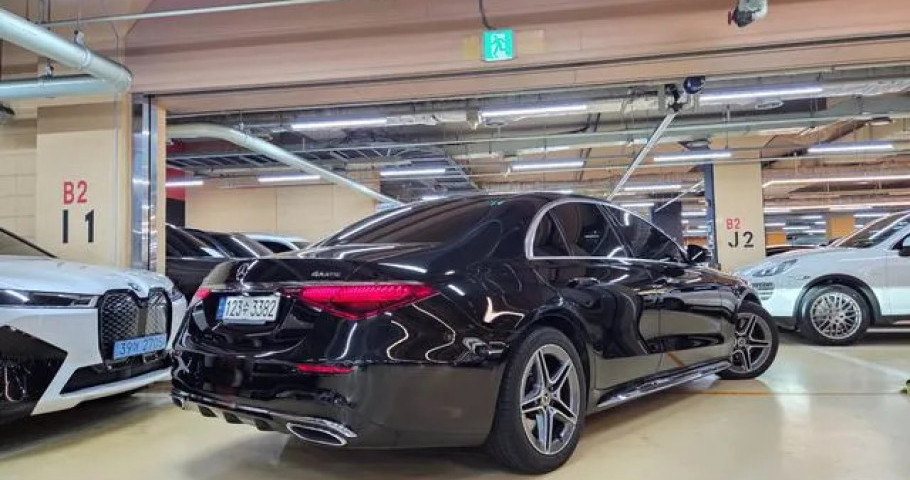 Mercedes-Benz S-Class 