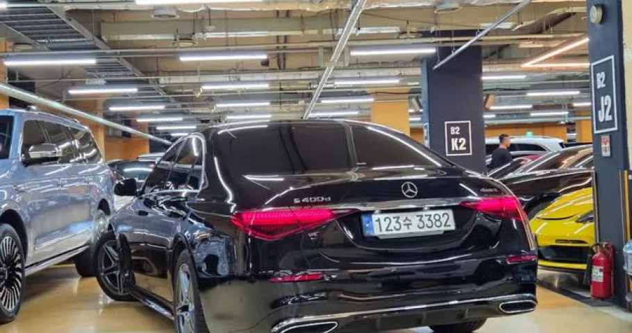 Mercedes-Benz S-Class 