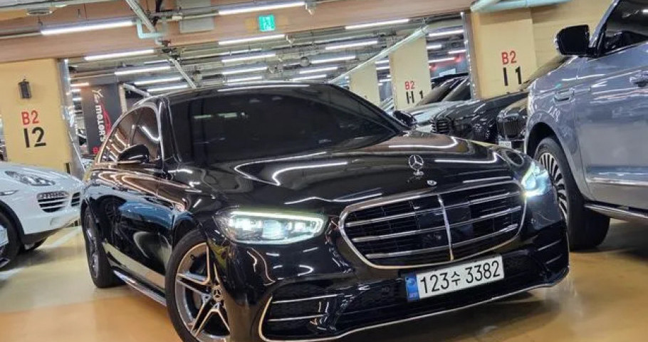 Mercedes-Benz S-Class 