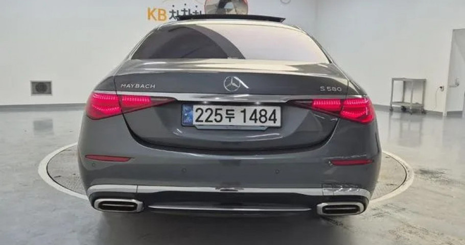 Mercedes-Benz S-Class 