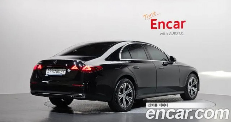 Mercedes-Benz E-Class 