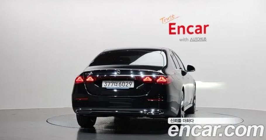 Mercedes-Benz E-Class 