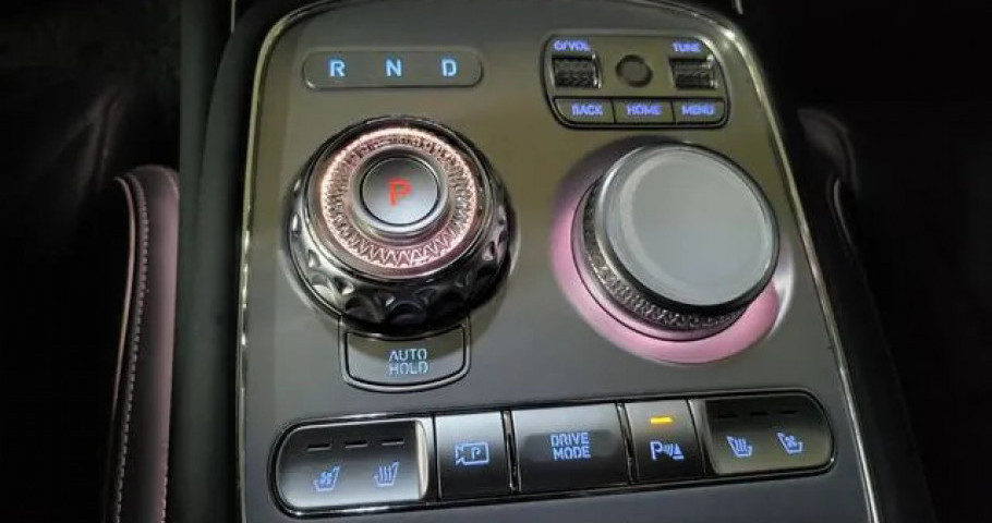 Genesis G90 