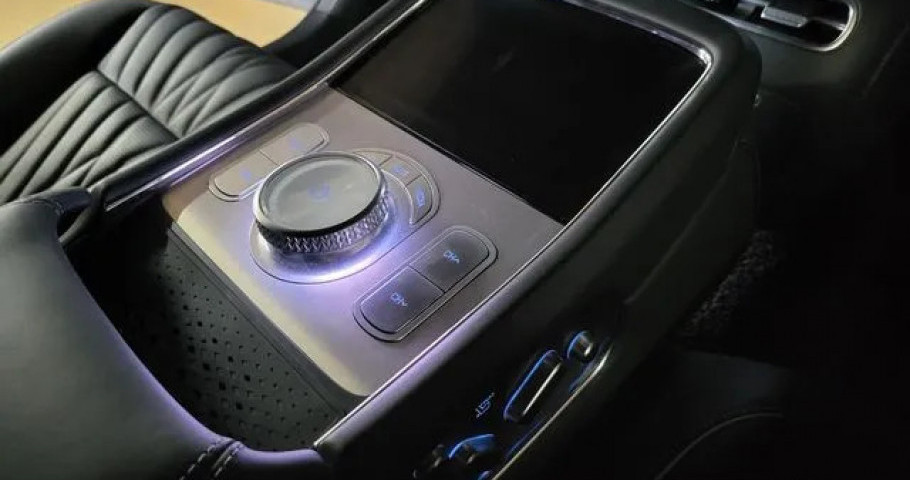 Genesis G90 