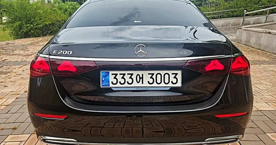Mercedes-Benz E-Class 