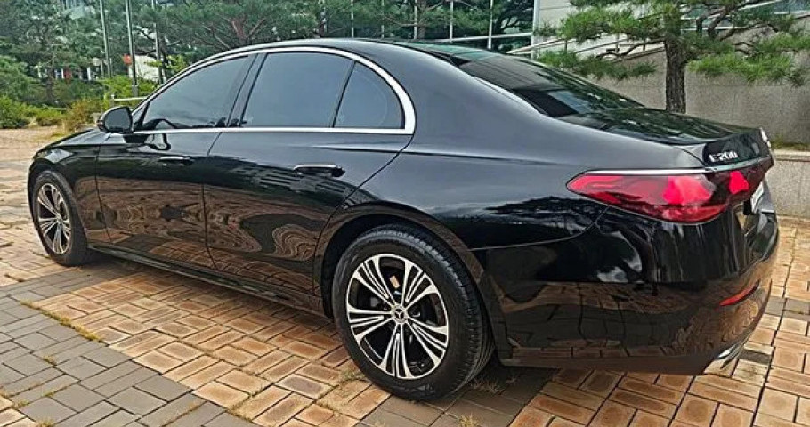 Mercedes-Benz E-Class 