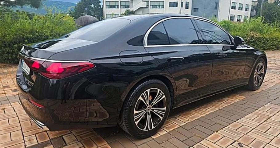 Mercedes-Benz E-Class 