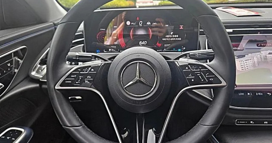 Mercedes-Benz E-Class 