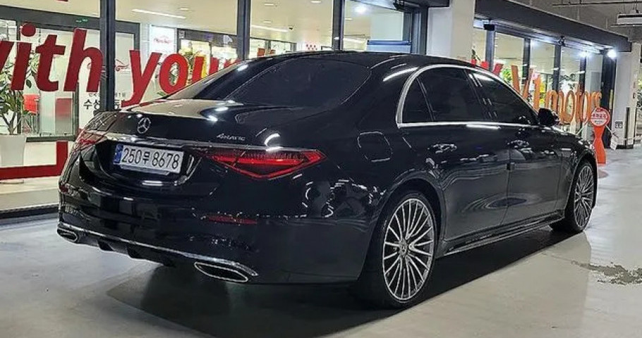 Mercedes-Benz S-Class 