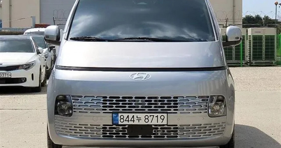 Hyundai Staria 