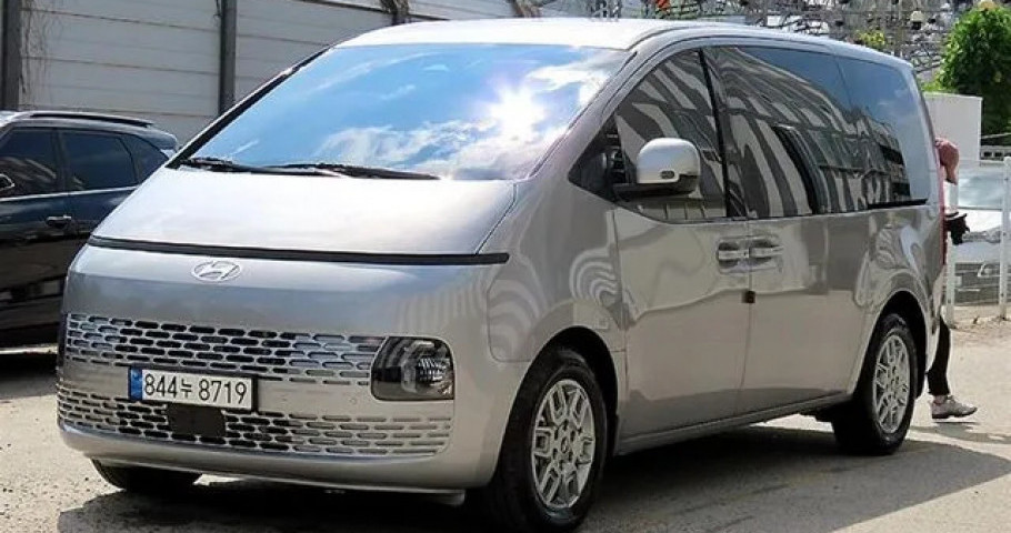 Hyundai Staria 