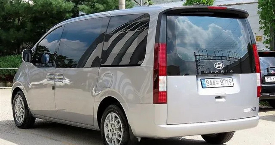 Hyundai Staria 