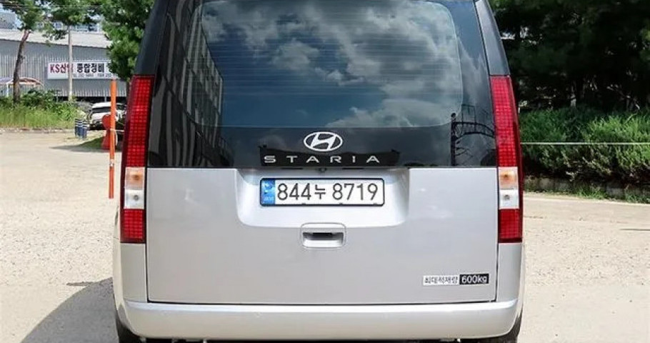 Hyundai Staria 