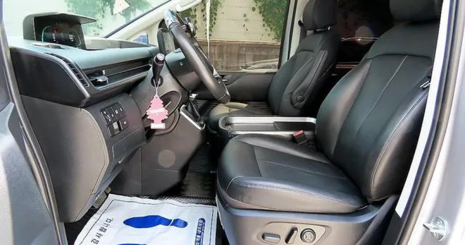 Hyundai Staria 