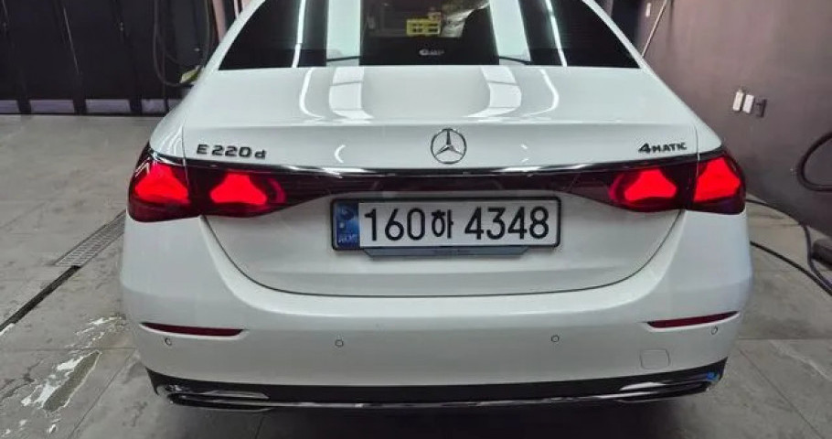 Mercedes-Benz E-Class 