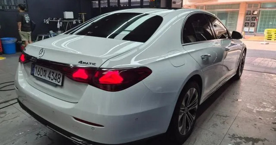 Mercedes-Benz E-Class 