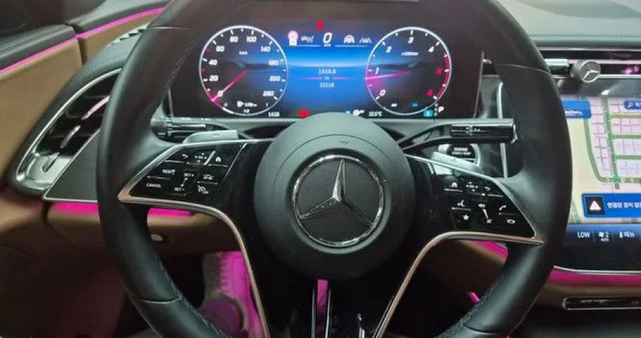 Mercedes-Benz E-Class 