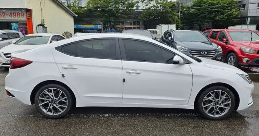 Hyundai Avante (Elantra) 