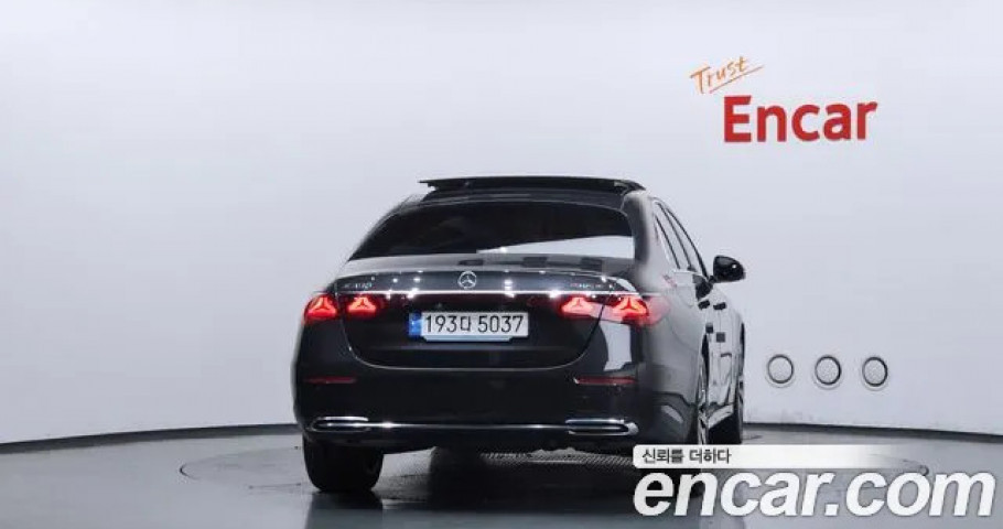 Mercedes-Benz E-Class 