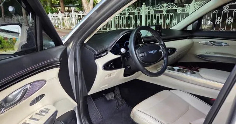 Genesis Gv70 