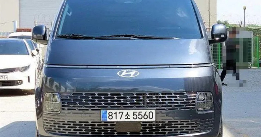 Hyundai Staria 