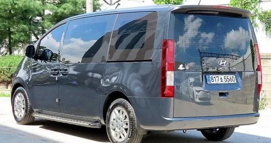 Hyundai Staria 