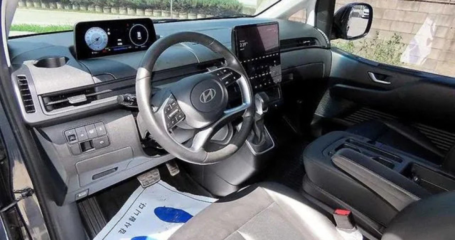 Hyundai Staria 
