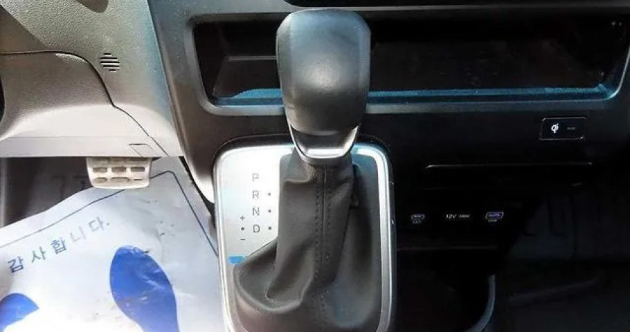 Hyundai Staria 