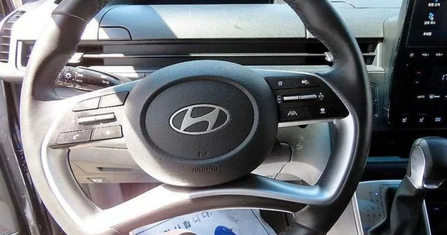 Hyundai Staria 