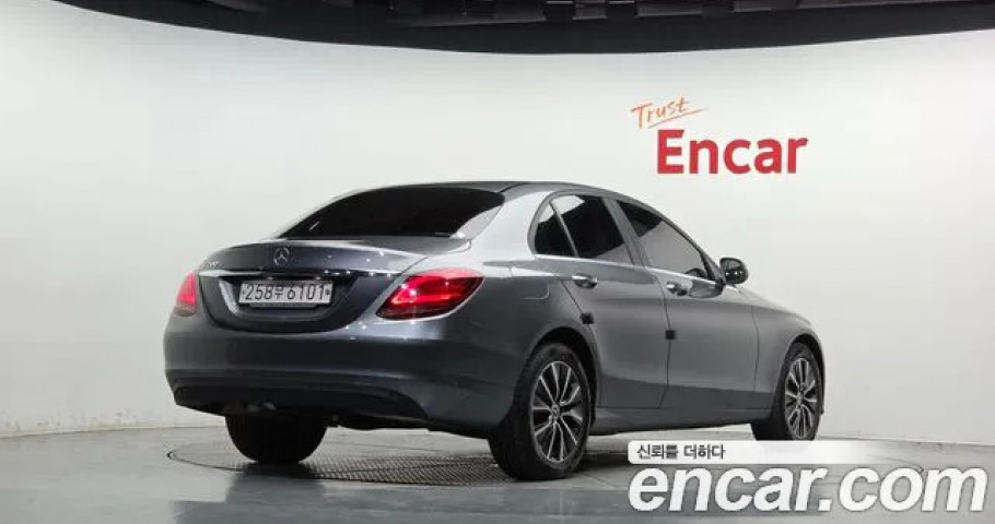 Mercedes-Benz C-Class 