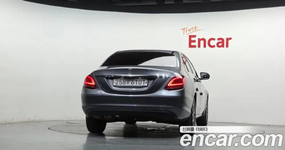 Mercedes-Benz C-Class 