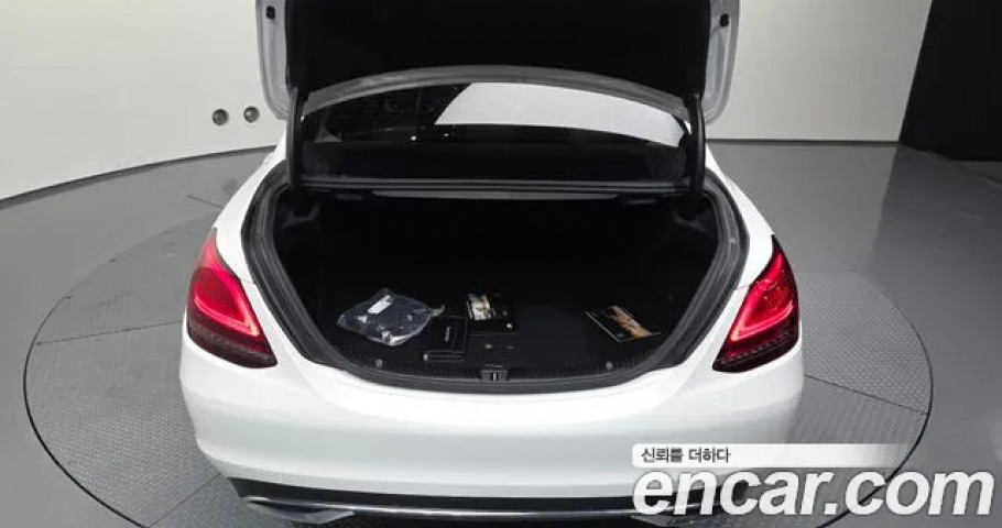 Mercedes-Benz C-Class 