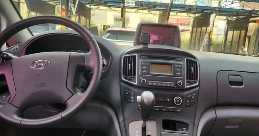 Hyundai Starex 