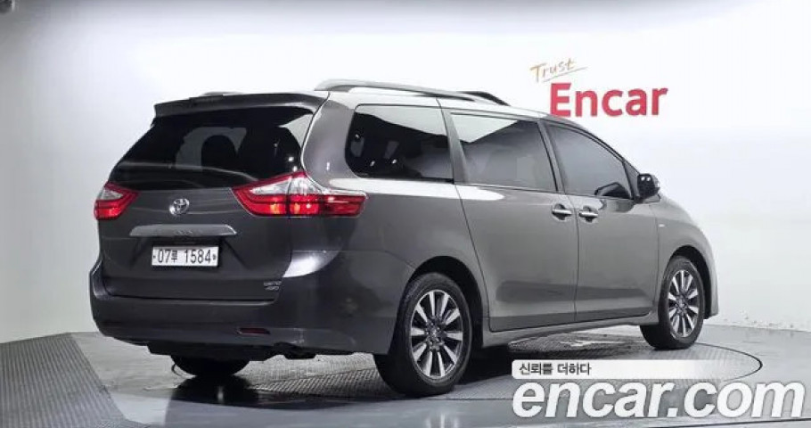 Toyota Sienna 