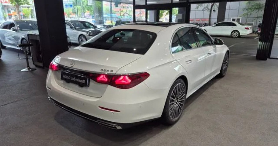 Mercedes-Benz E-Class 